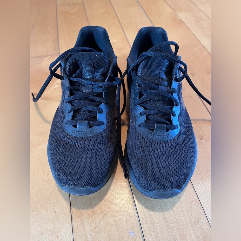 Black Nike Runners